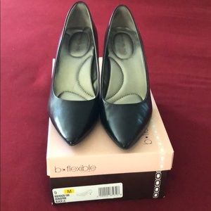 Black Bandolino low pump